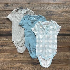 Cloud island onesie bundle. Size 6-9 months.